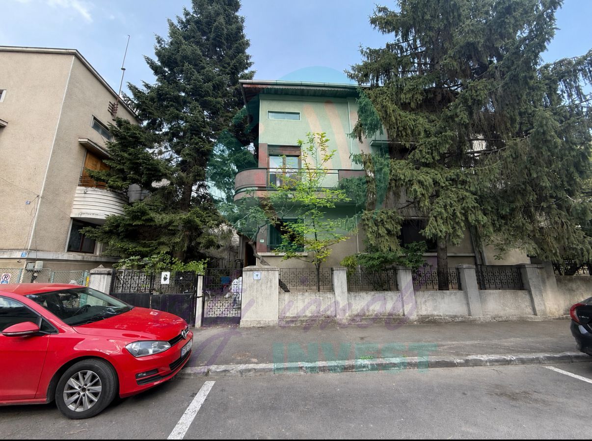 Proprietate rara pe o strada boema - Poză 1