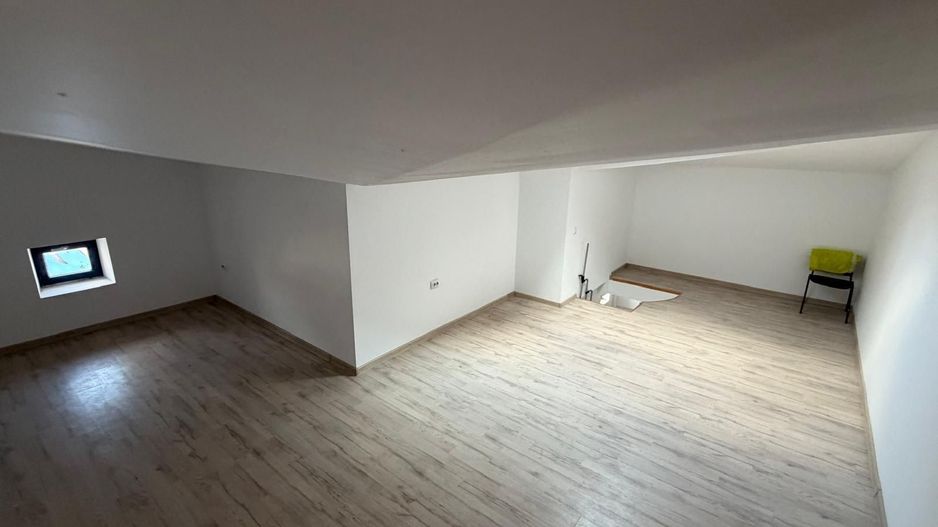 Apartament 3 camere în vilă P+1,  curte Inacului - Poză 2