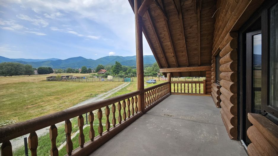 Chalet din busteni cu vedere panoramica spre Muntii Fagaras Tocile - Poză 3