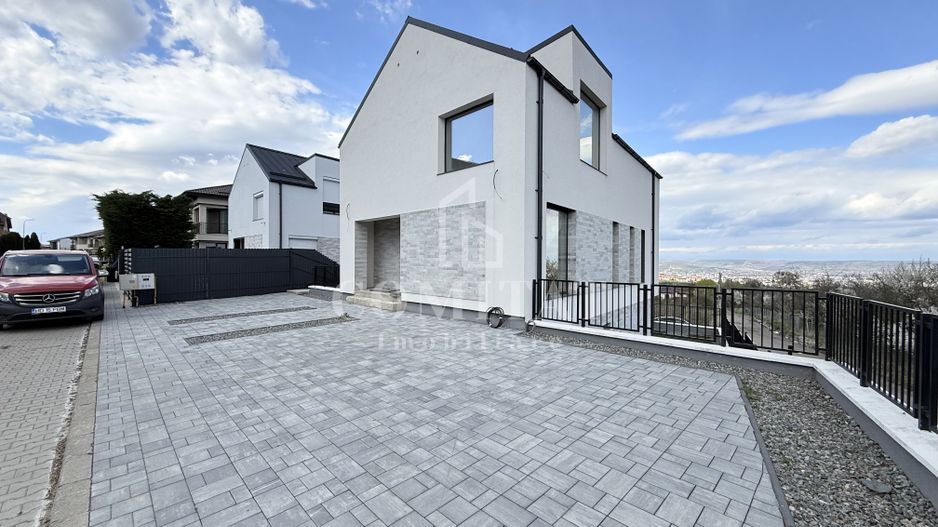 Casă individuală cu panoramă spre oraș zona de case și vile - Poză 1