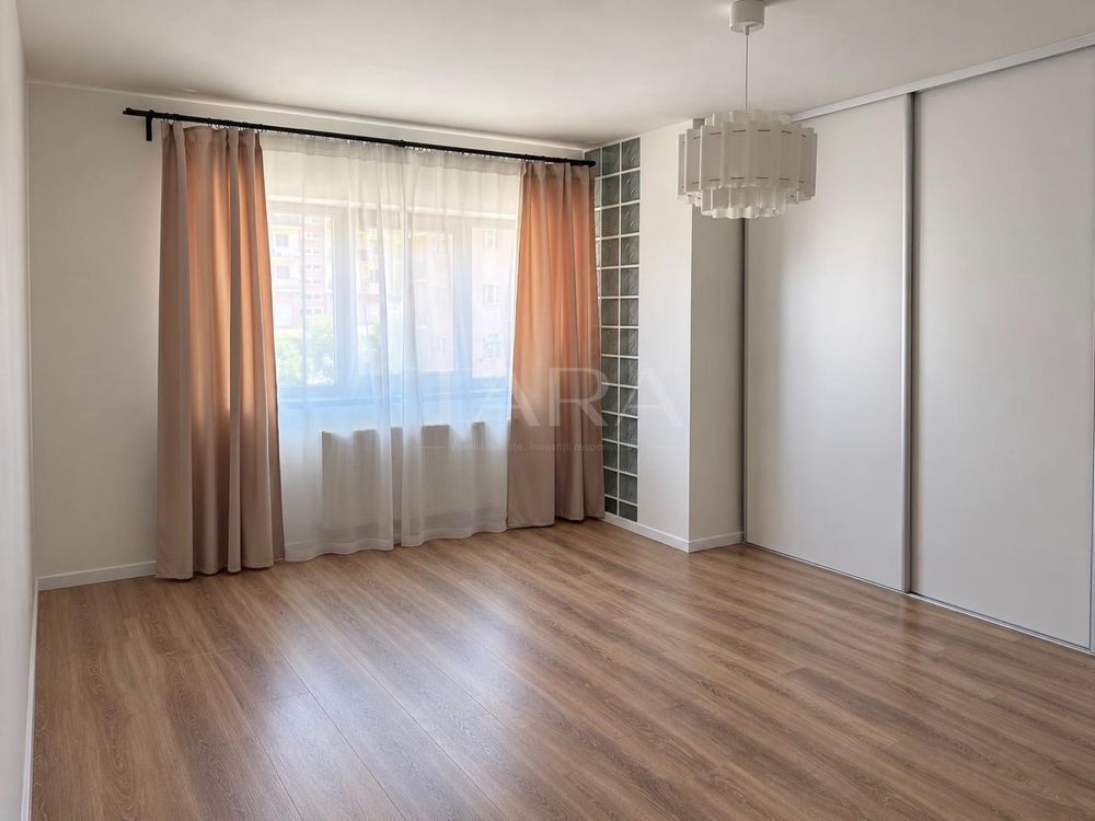 Apartament cu 2 camere decomandate, balcon, parcare cu CF. - Poză 1