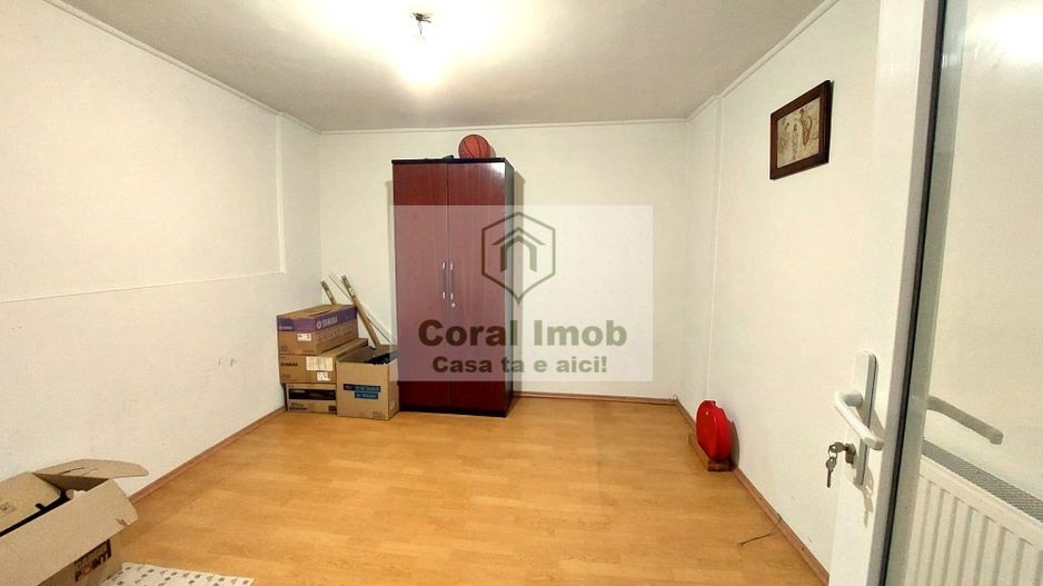 Vanzare casa 6 camere, 3 bai, 3 bucatarii, 2 centrale,  curte individu - Poză 6