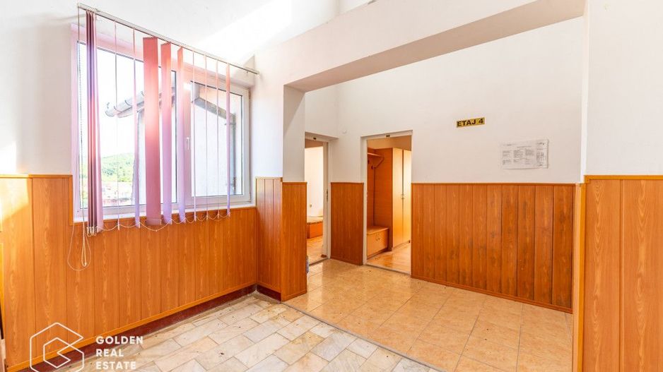 Cladire cu 24 camere, langa Castelul Regal Savarsin - Poză 19