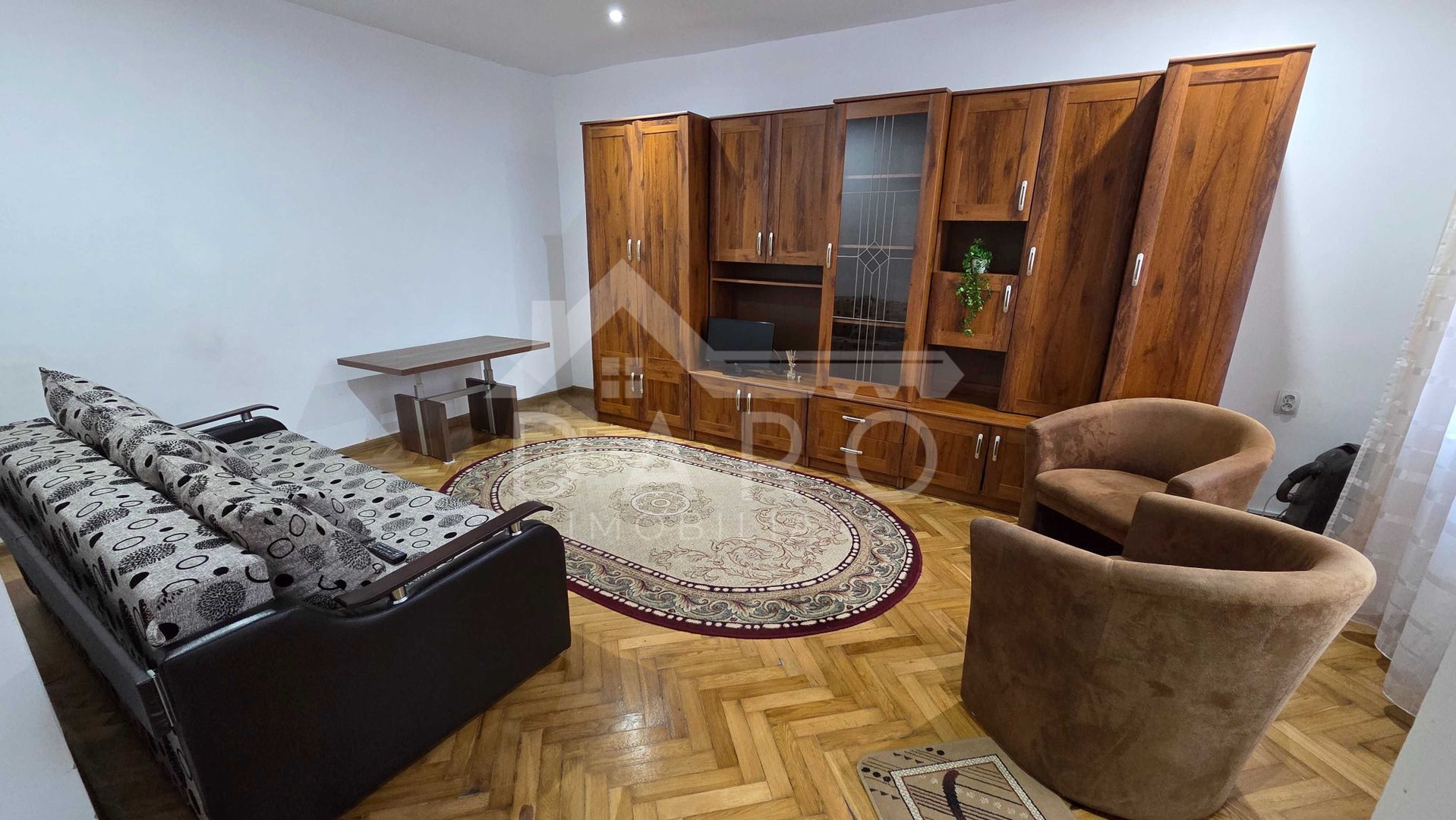 🏡 Închiriez ap. 2 camere 330€ – curte + terasă, zona semicentrală, - Poză 1