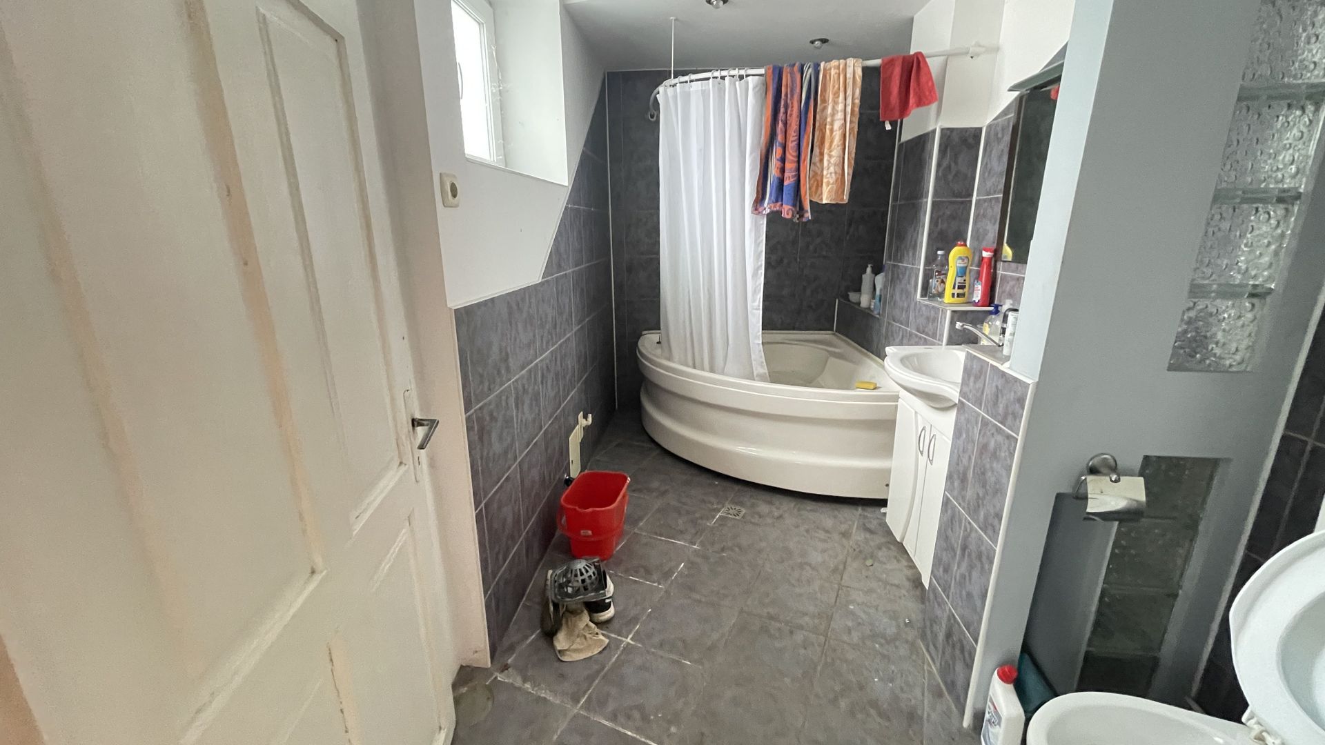 Casa cu teren de 915 mp și front de 20 ml - Poză 12