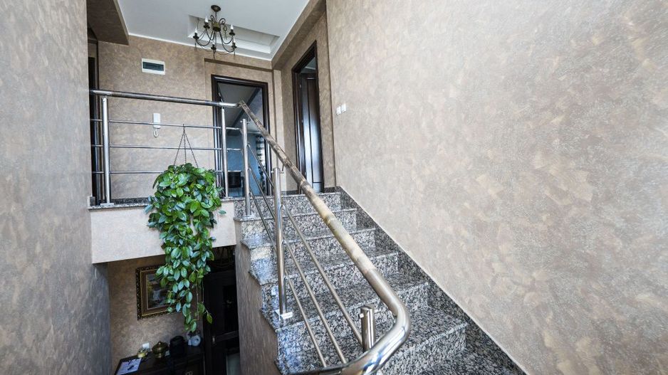 Vila moderna S+P+M, piscina acoperita, sauna, sala fitness-zona Ford/Cassia Park - Poză 26