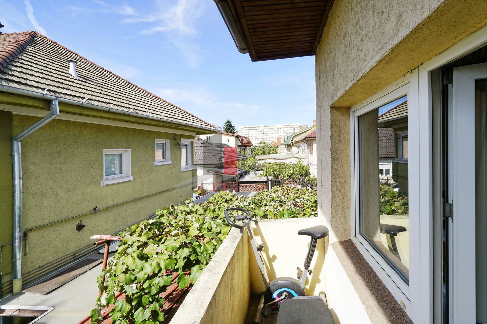 Proprietatea "ARCHA" , Vatra Luminoasa, JUMATATE DE VILA, intrare separata - Poză 21