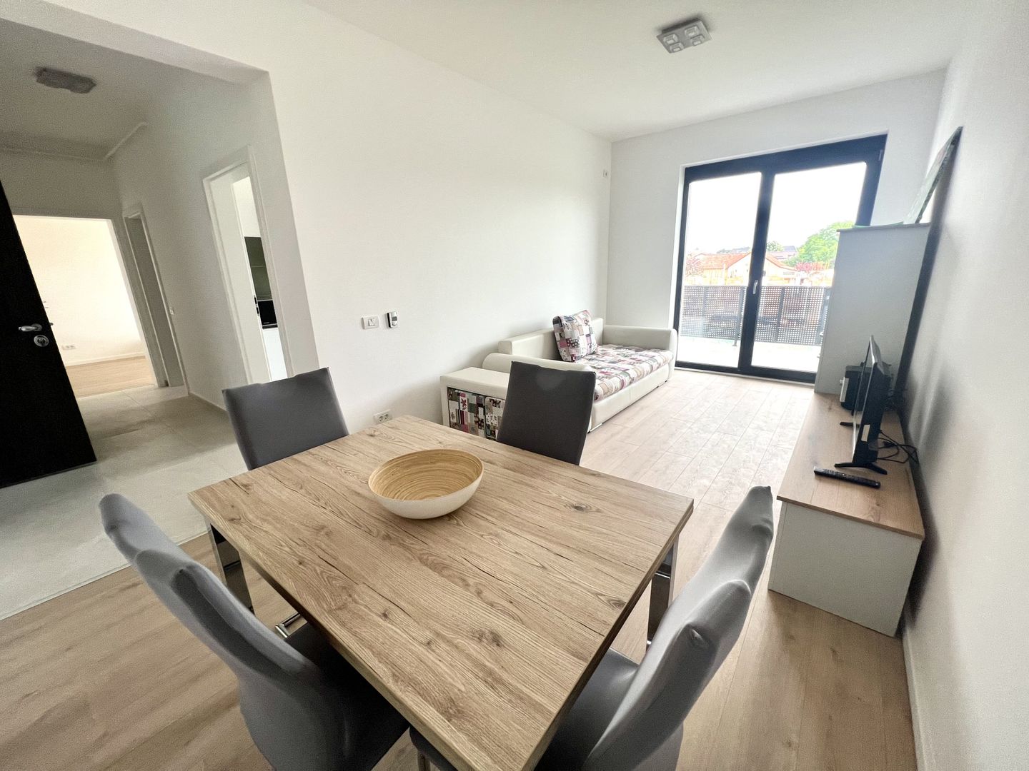 APARTAMENT CU TERASA LA PRIMA INCHIRIERE - Poză 4