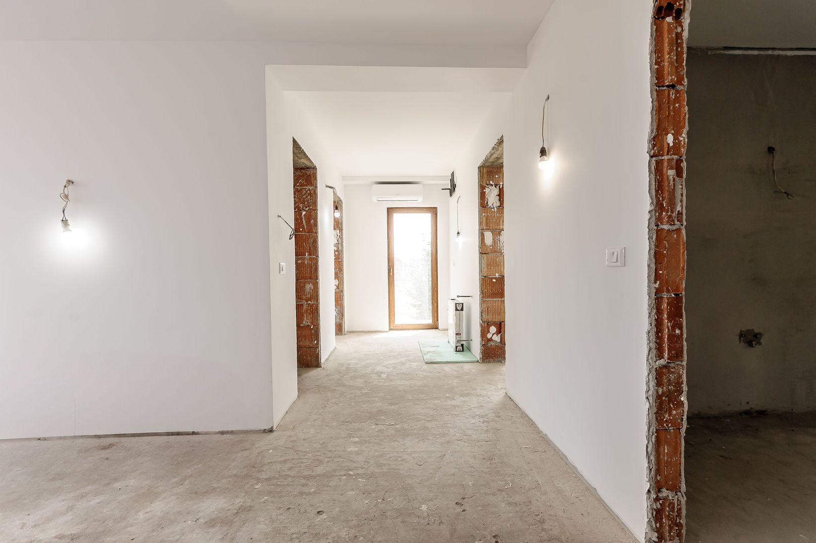 REDUCERE Casă nouă, spațioasă, în cartierul rezidențial din Curtici - Poză 9