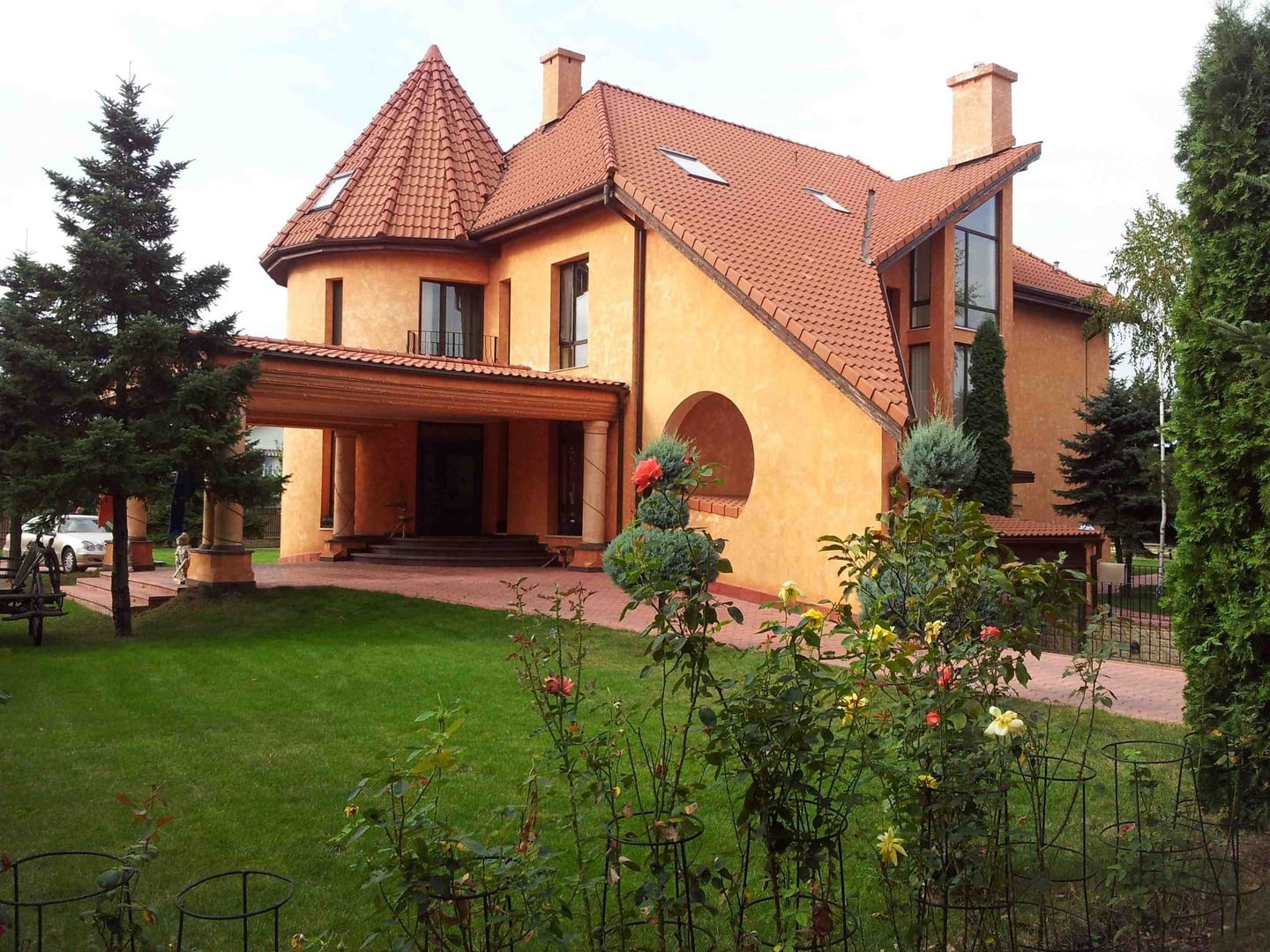 Vila unicata | Teren de 3000 m2 | Piscina si vegetatie matura - Poză 2