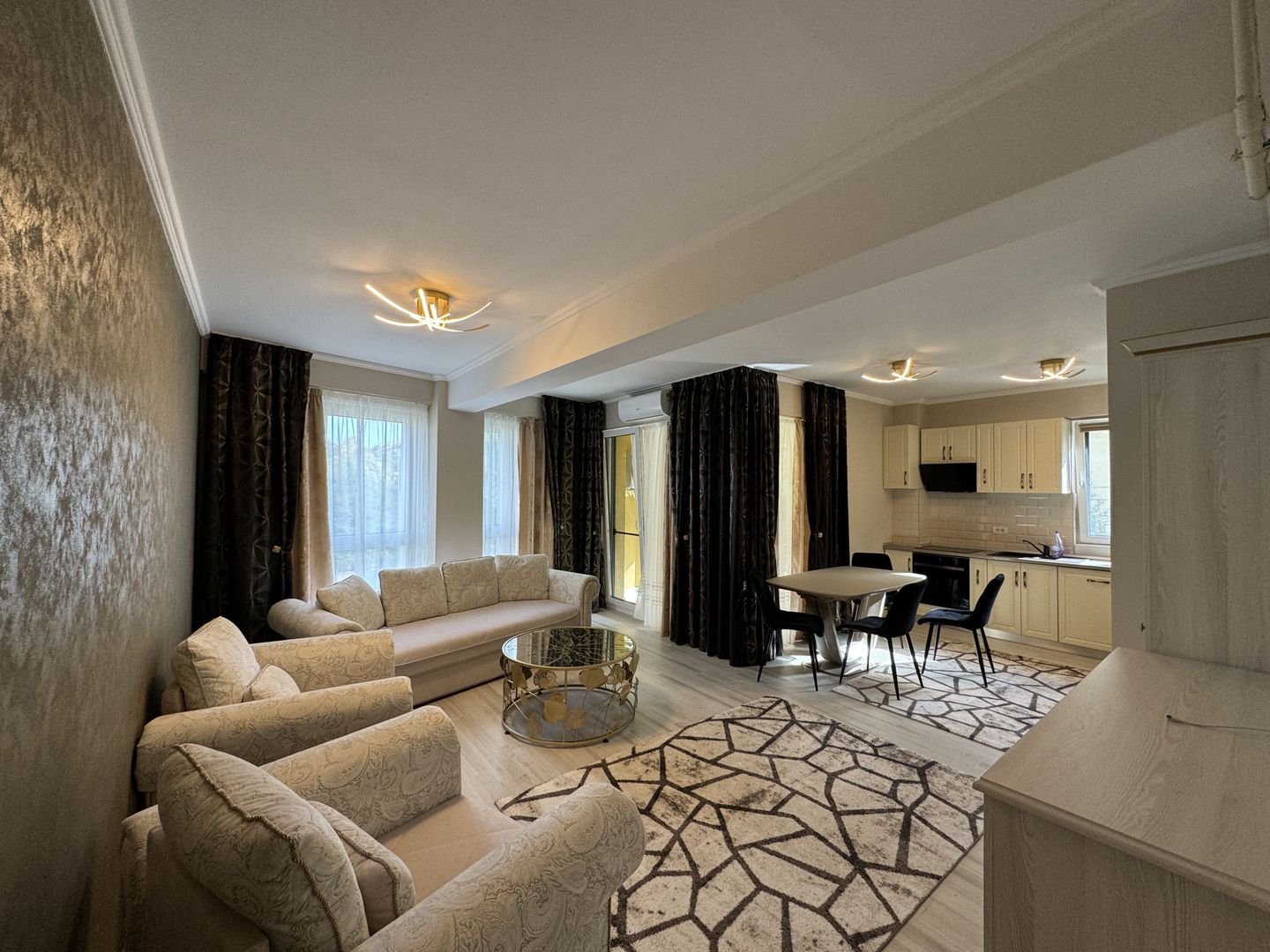 Apartament cu 2 camere mobilat si utilat de lux - Poză 1