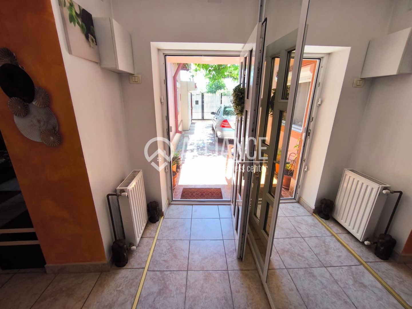 VIILE NOI - casa cu o curte generoasa disponibila imediat - Poză 15