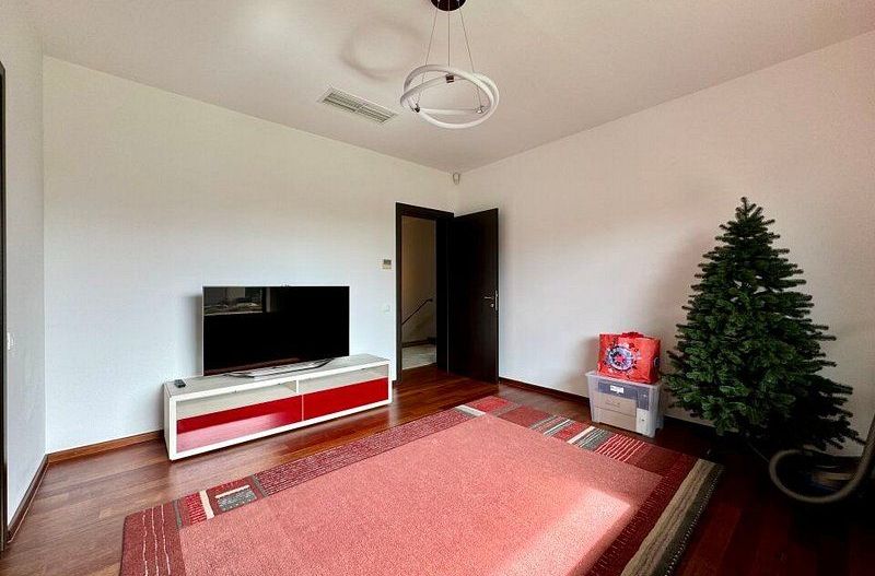 Vila lux de vanzare in cel mai dorit complex din Erou Iancu Nicolae-locatie rara - Poză 24