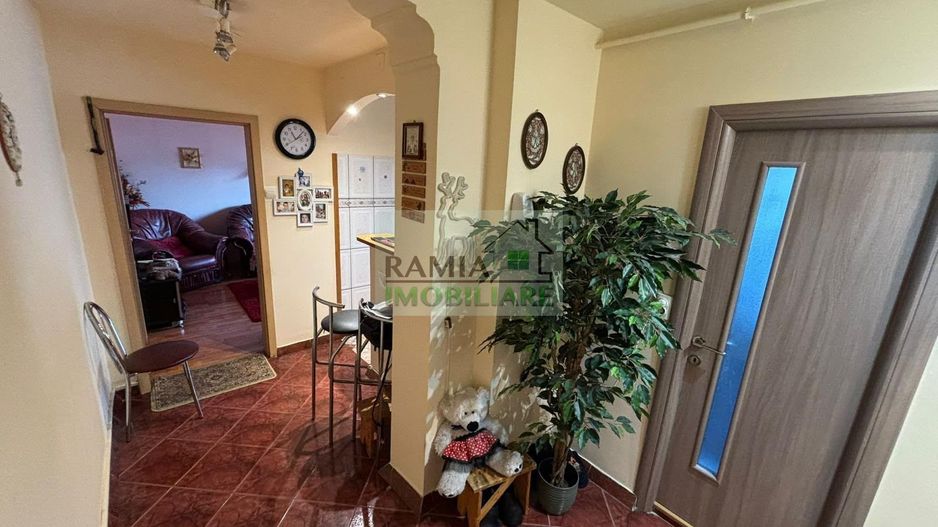Apartament 3 camere decomandat, 67 mp, 2 băi, Balcon, beci - Poză 1