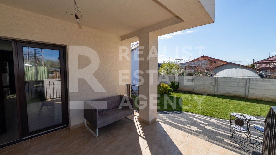 Vila in Tunari cu garaj si spatii de depozitare - Poză 32
