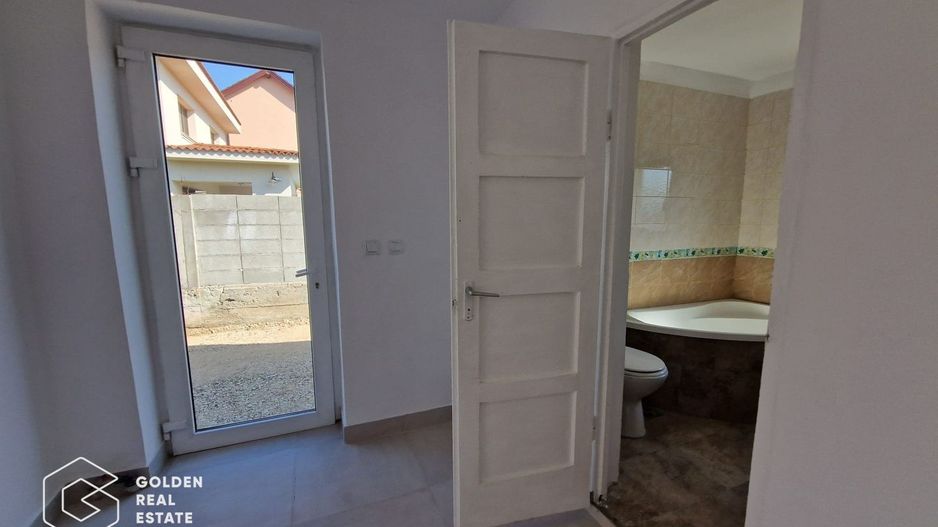 Teren 900 mp cu cladire de birouri pt depozit, parc auto,  centru logistic, etc - Poză 9