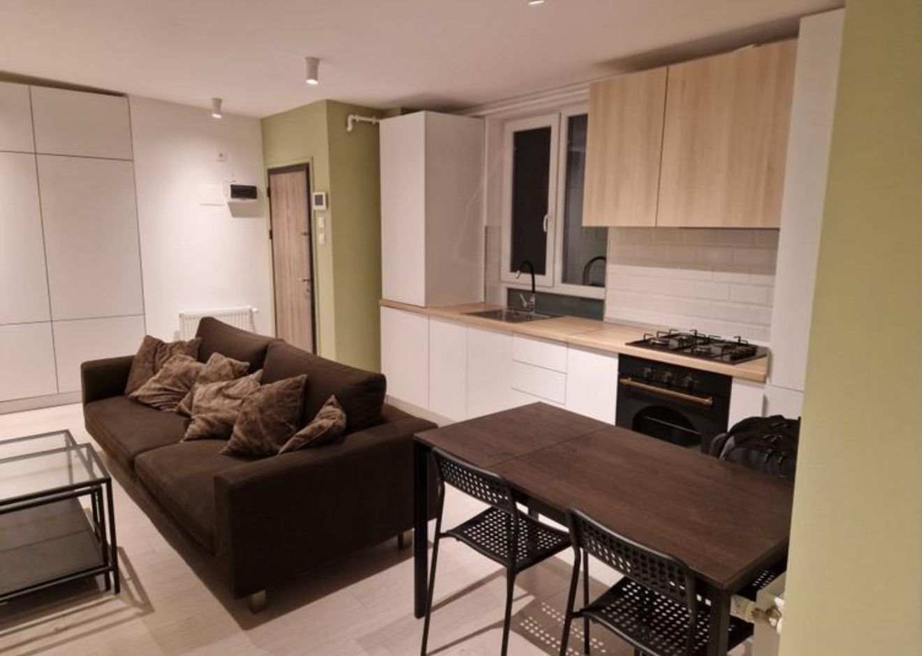 STUDIO OBOR, NOU, BUCATARIE DESCHISA, CURTE, METROU 5 MINUTE - Poză 2