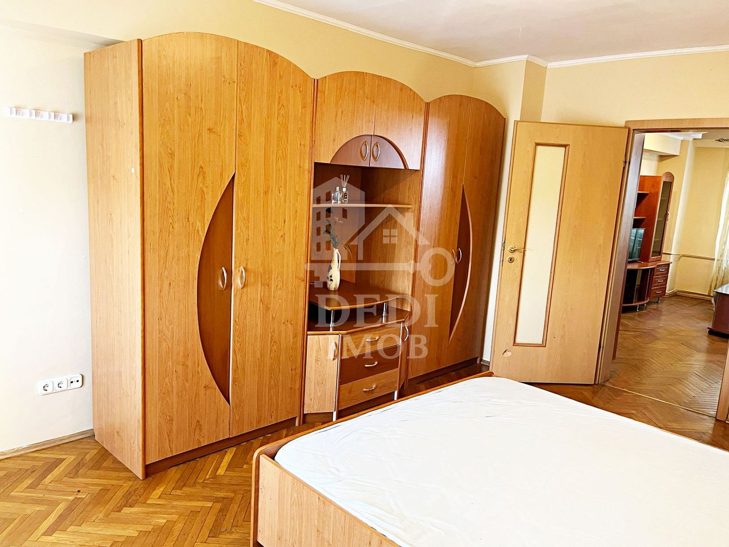 Apartament cu 4 camere de inchiriat, zona Cantemir, Oradea - Poză 4