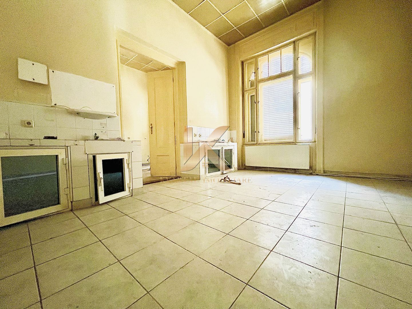 Apartament deosebit cu istorie,  2 camere Palatul Bohus (Centru). - Poză 1