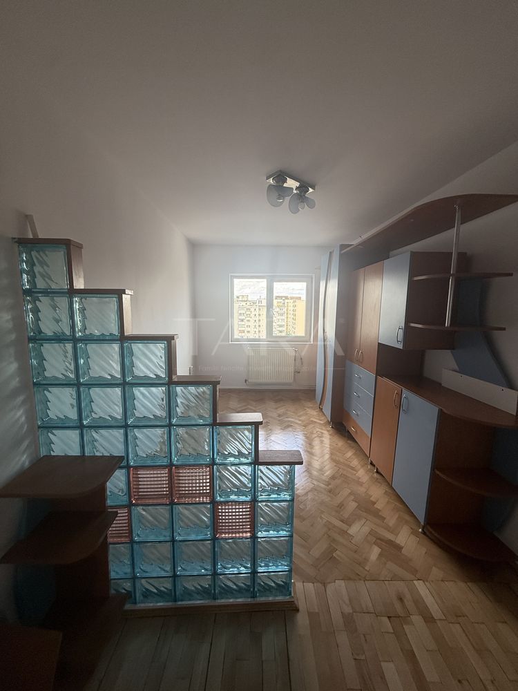 Apartament 3 camere renovat – etaj superior, lumină naturală excelentă - Poză 1