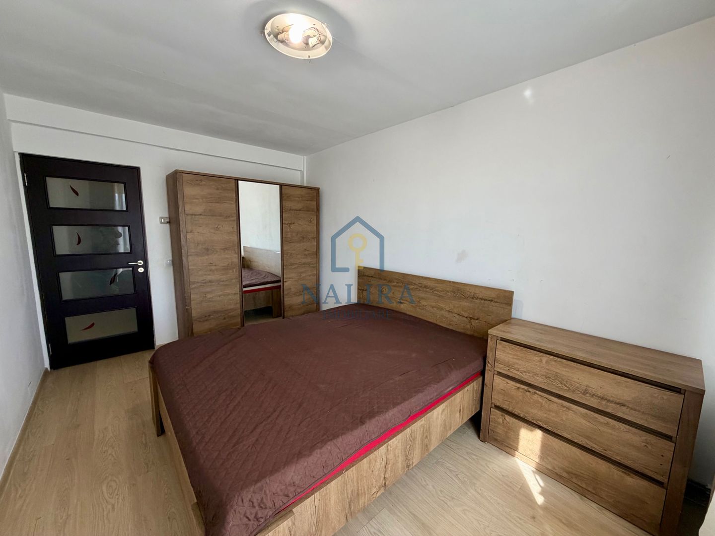 Apartament 3 camere de vânzare – etaj 1 - Poză 1