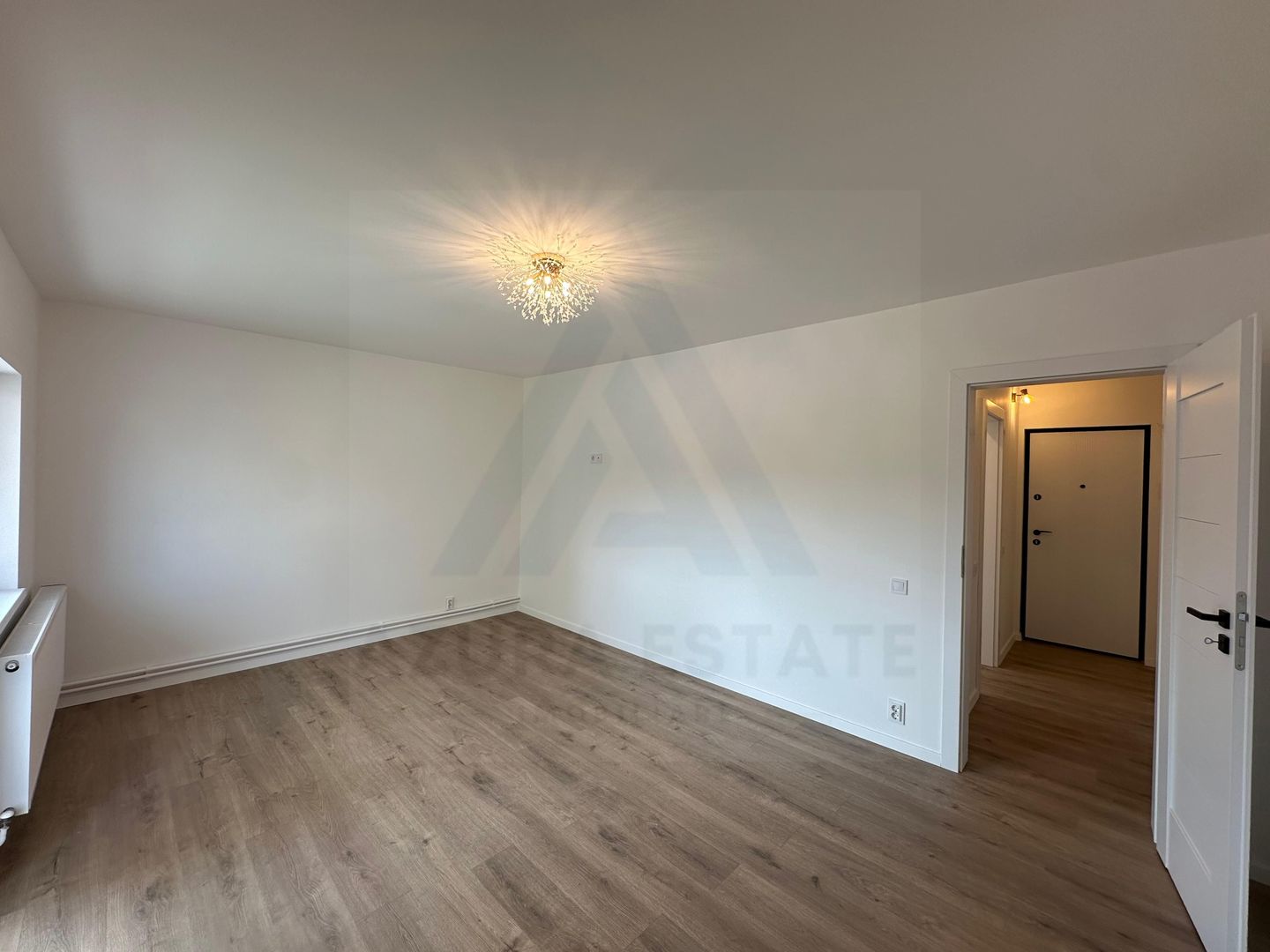 Apartament 3 camere 64 mp utili 2 bai etaj 1 complet renovat Strand - Poză 2