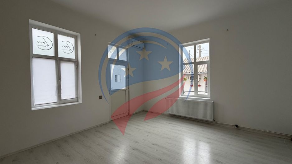 SPATIU CENTRAL 25 METRII PATRATI ACCES STRADAL - Poză 2