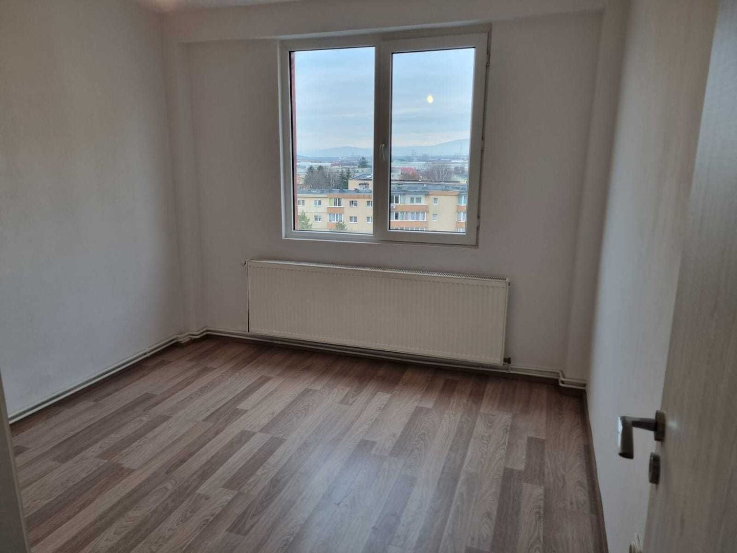 Apartament insorit, centrala termica proprie, boxa depozitare la subsol. - Poză 7