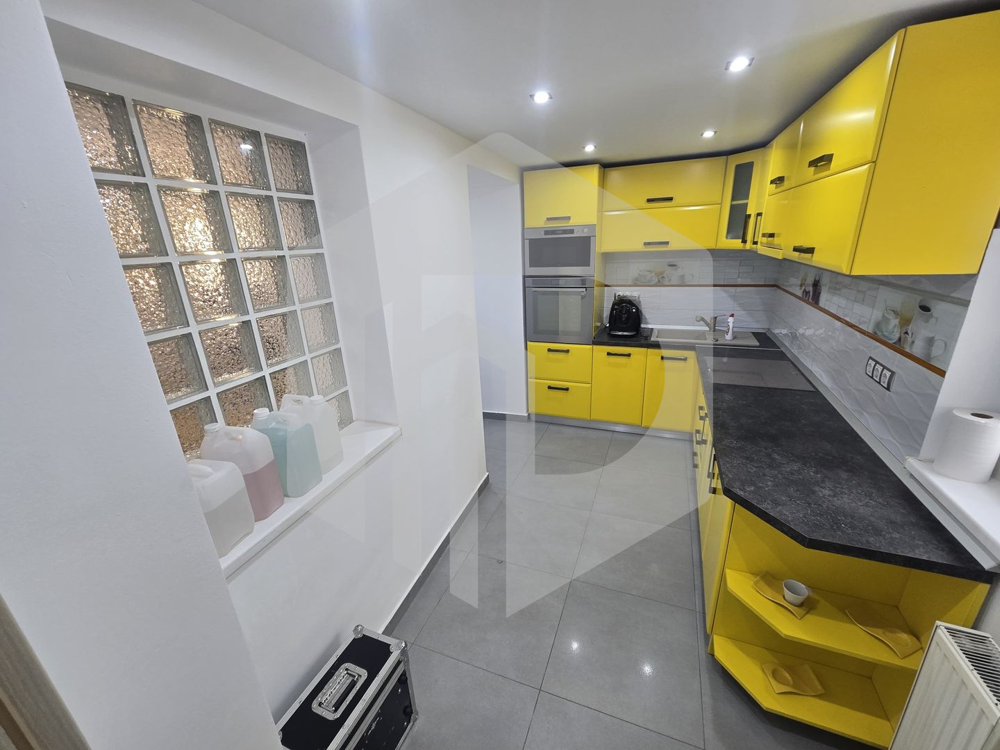 Casa singur in curte 4 camere 650 teren Piata Cluj - Poză 1