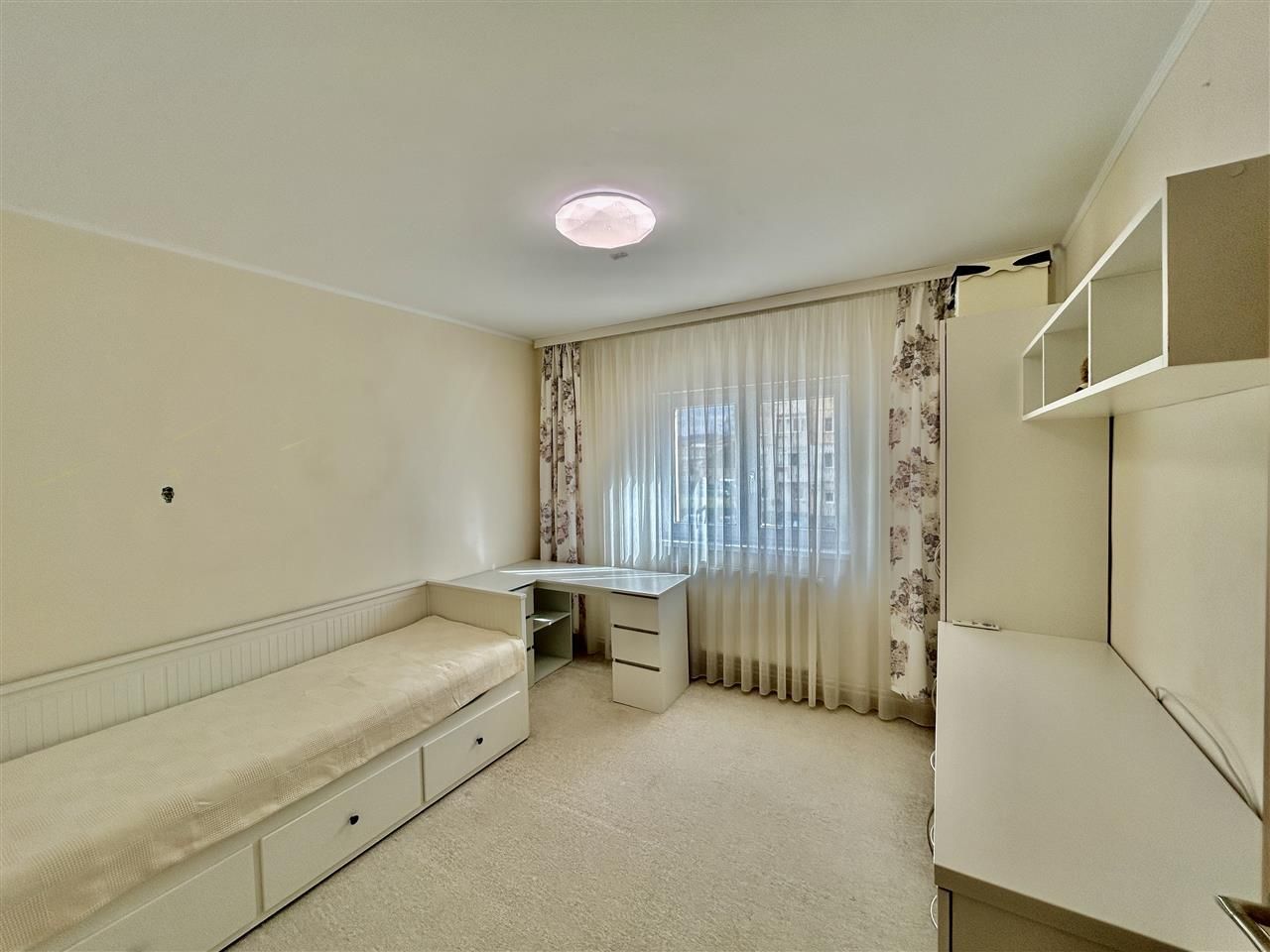Apartament de închiriat în Sibiu – 3 camere, decomandat, 2 băi, 80 mp - Poză 10