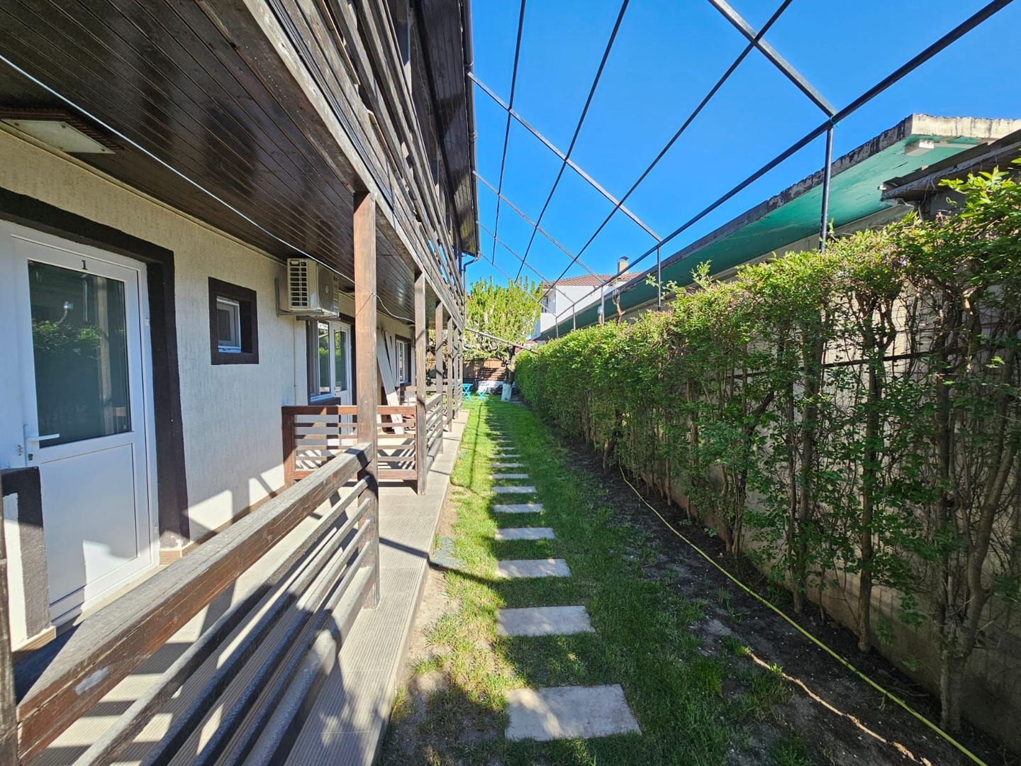 Pensiune de vanzare in Costinesti la doar 0.9 m distanta de plaja - Poză 1