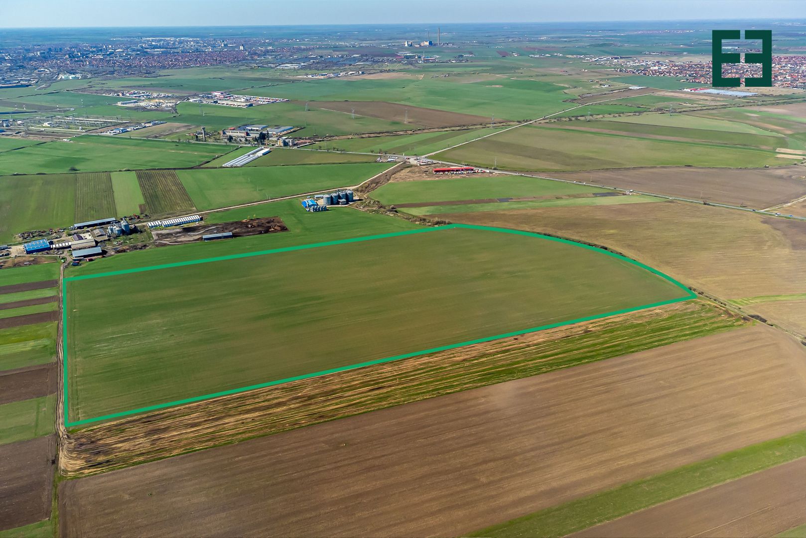 Teren intravilan cu acces la Drum Județean DJ 709 - 275200 mp - Poză 4