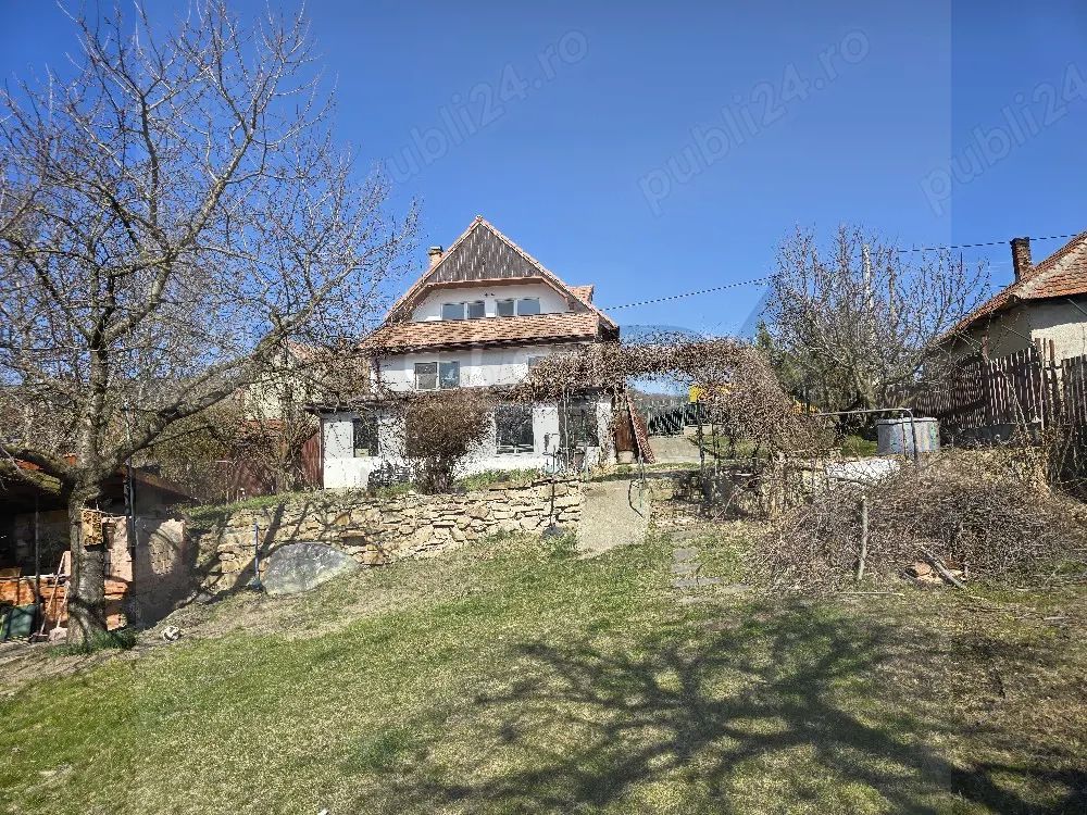 Casă spațioasă cu teren generos de 1000 mp in Dambul Rotund - Poză 3