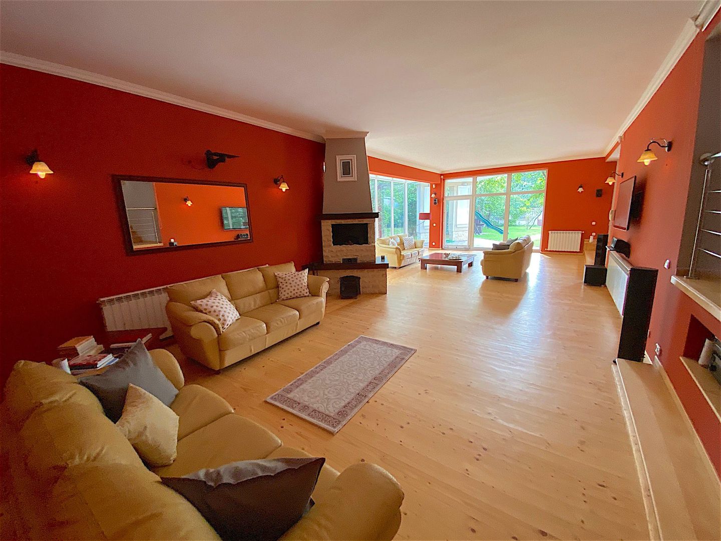 Generoasa si spatioasa - Poză 1