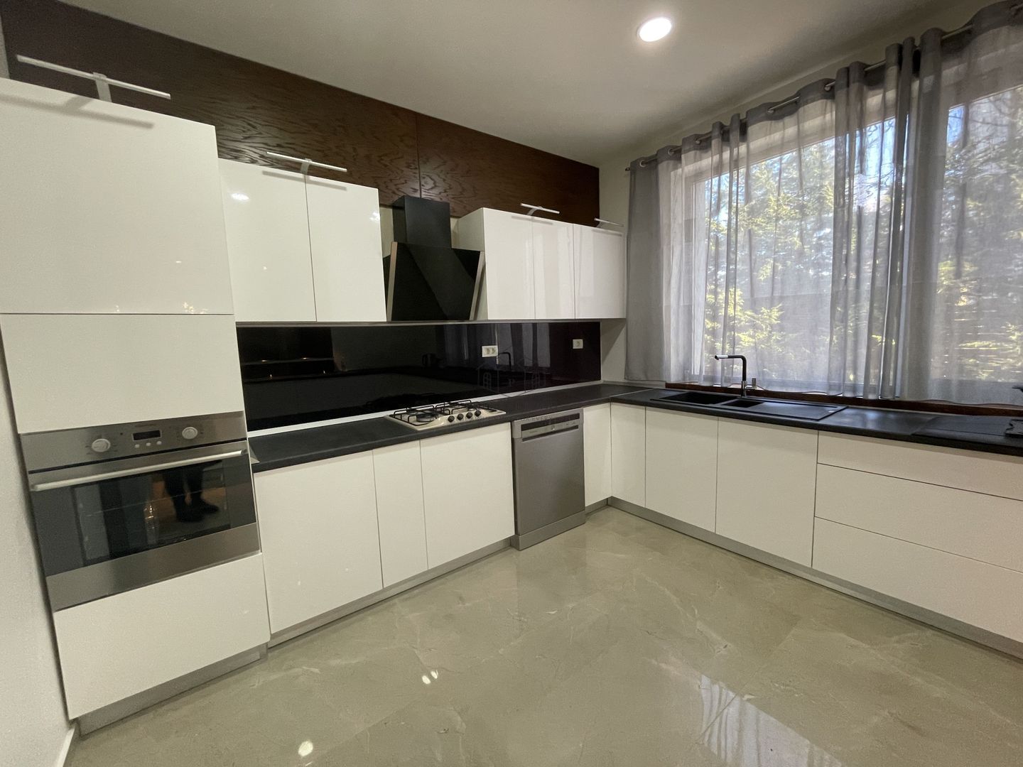 VILA CU 5 CAMERE LA INCHIRIERE LANGA BRITISH SCHOOL - Poză 2