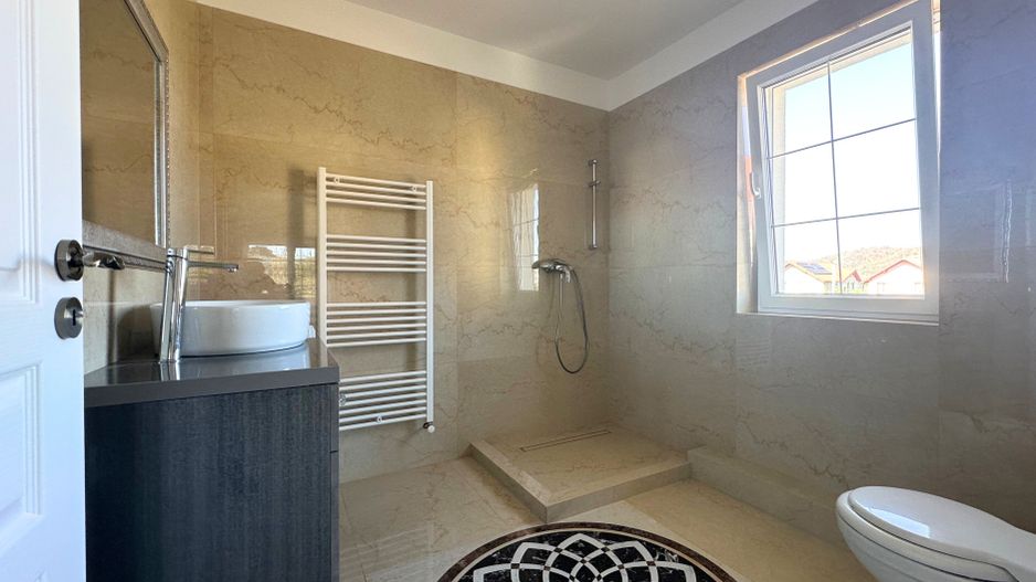 Vânzare casă 5 camere nouă elegantă și spațioasă în Hărman - Poză 22