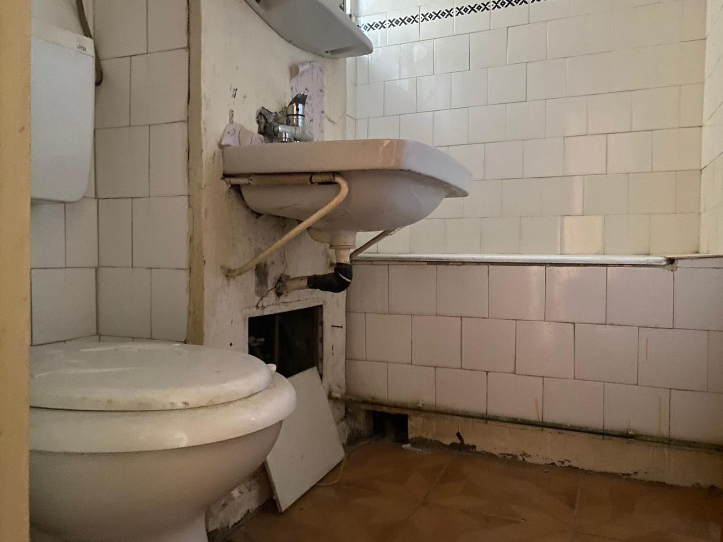 Vanzare apartament cu 3 camere în Micro 6  zonă căutată din Târgoviste - Poză 11