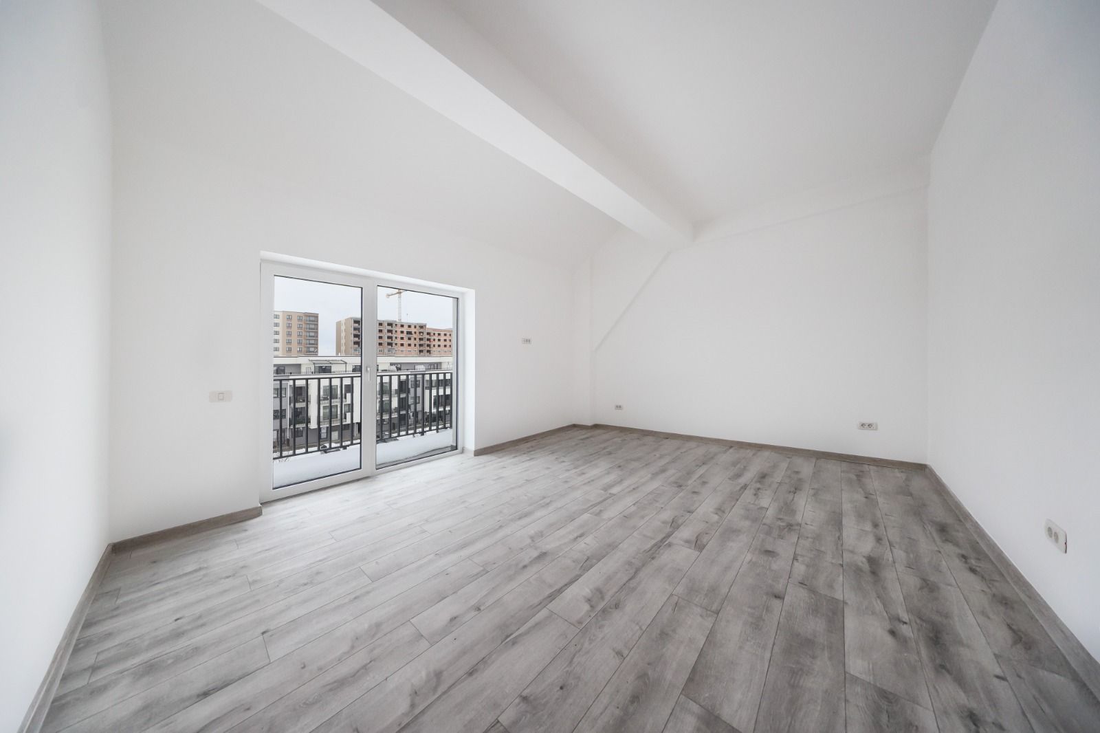 Apartament nou - loc parcare acoperit  inclus - Poză 3