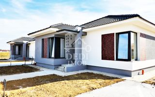 Casă de vânzare cu 4 camere in Santandrei, Bihor - Poză 1