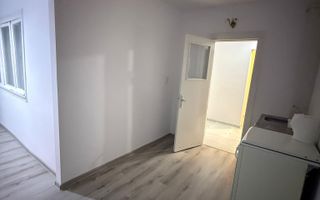 De vanzare apartament cu 2 camere, etaj 4/4, recent renovat, 33.000 euro - Poză 2