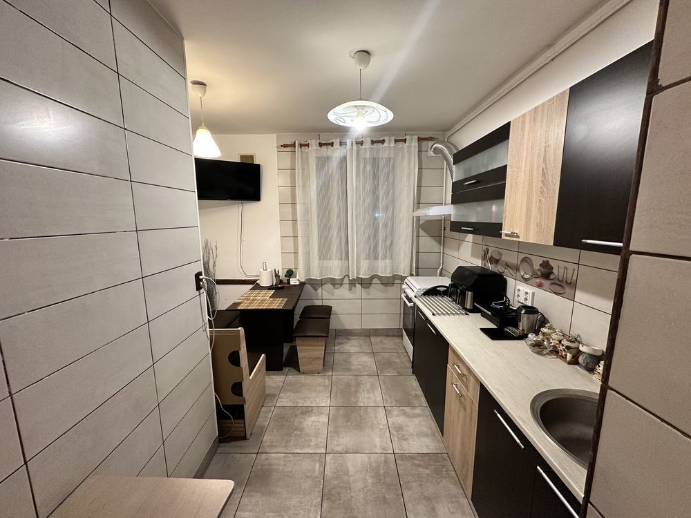 Apartament 3 camere Bld Brancoveanu, zona Huedin. - Poză 1