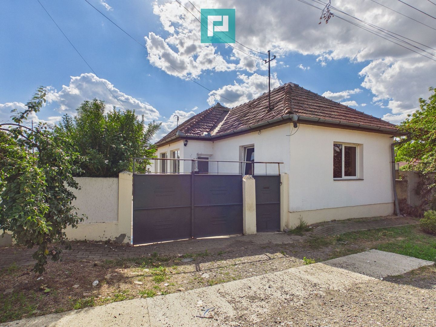 Casă cu 2 camere și 1000 mp teren în Păuliș - Poză 1
