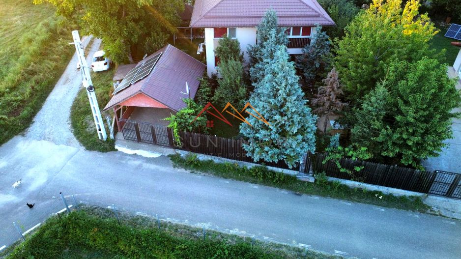 CASĂ NOUĂ | 4 CAMERE | SISTEM FOTOVOLTAIC | URLETA, ZONĂ VERDE - Poză 2