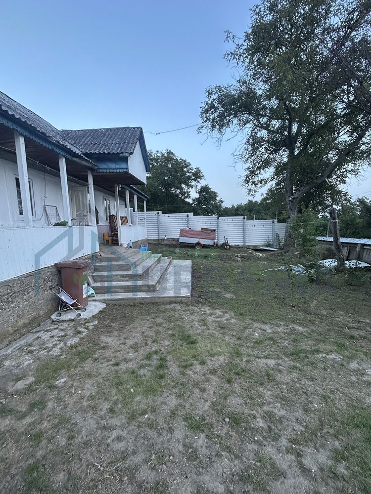 Casă de vânzare în Miroslovești, 2 camere, teren 1000 mp - Poză 1