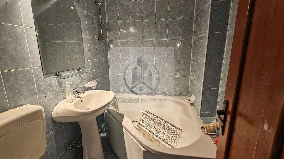 Vand apartament 3 camere, semidecomandat, str. Liviu Rebreanu - Poză 4