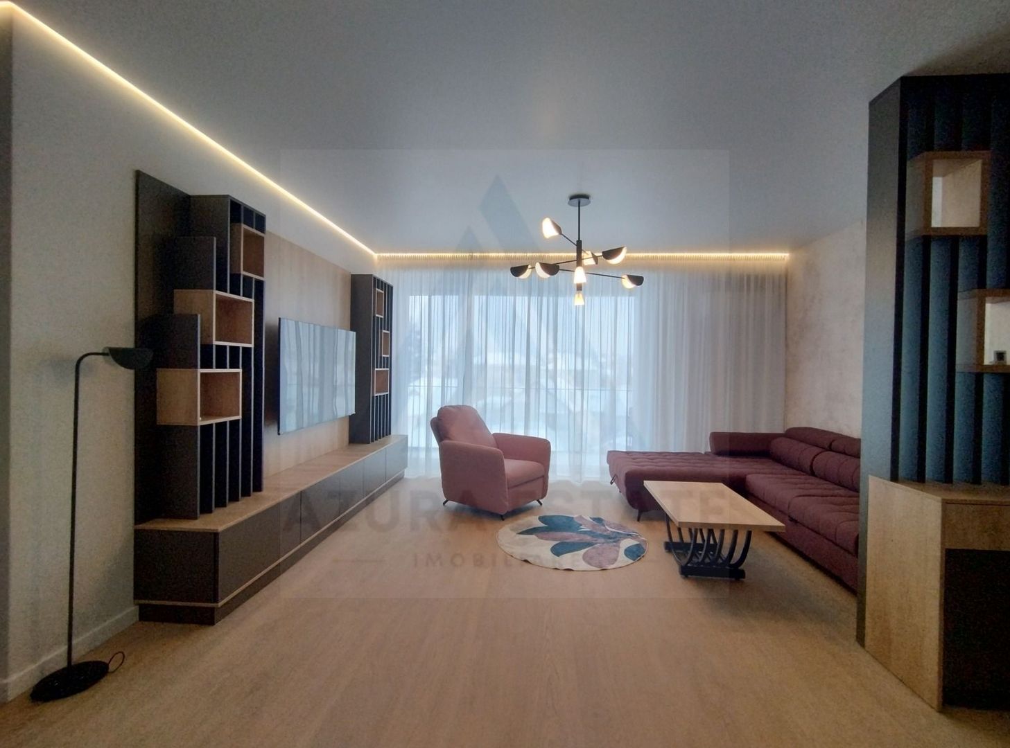 Apartament lux 85 mp utili 3 camere 2 bai si parcare subterana Central - Poză 1