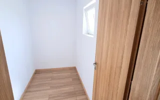 Oferim spre inchiriere casa cu 4 camere,Nemobilata in Dumbravita,aproape de Lidl - Poză 14