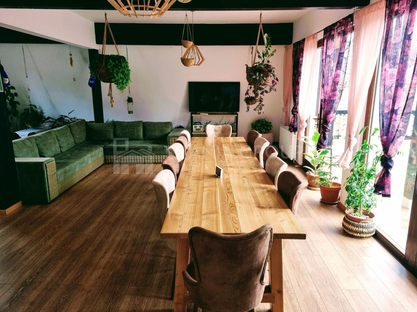 INVESTITIE Vila moderna + vila la rosu, teren 1480 padure - Poză 1