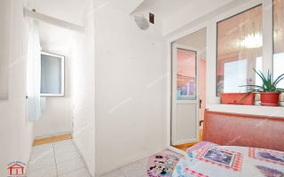 Apartament spatios, renovat, 4 camere, decomandat, etaj 4, Micro 39 - Poză 2