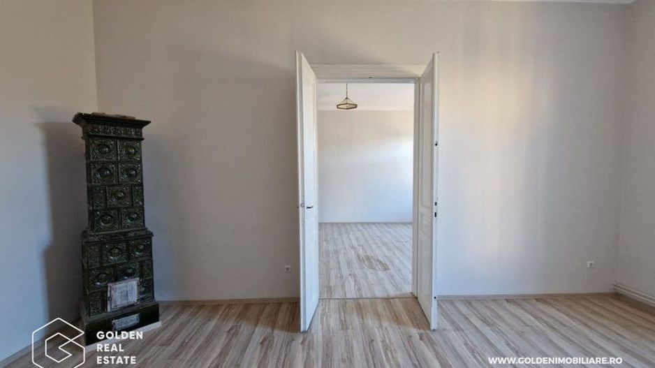 Apartament 3 camere renovat, ultracentral, etaj 3, cladirea Catedralei Catolice - Poză 3